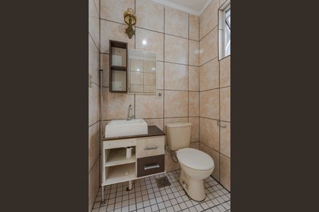 Banheiro de kitnet/studio para alugar com 1 quarto, 27m² em Vila Ipiranga, Porto Alegre