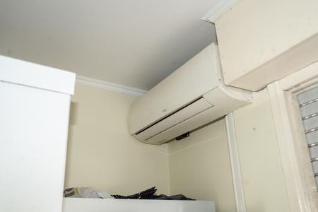 Quarto de apartamento à venda com 1 quarto, 36m² em Passo D’areia, Porto Alegre