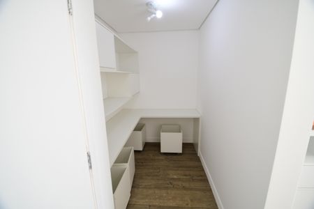 Casa de condomínio para alugar com 125m², 3 quartos e 2 vagasEscritório