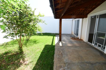 Casa de condomínio para alugar com 125m², 3 quartos e 2 vagasJardim