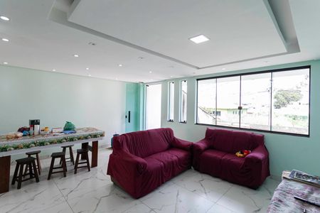 Sala de casa à venda com 4 quartos, 170m² em Parque Xangri-lá, Contagem