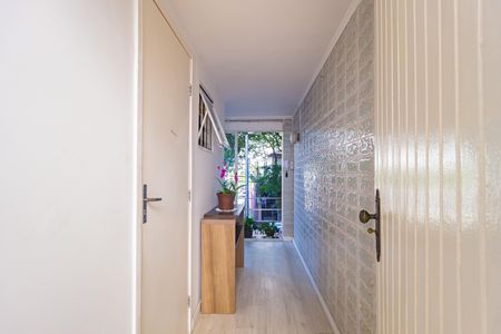 Casa à venda com 270m², 4 quartos e 2 vagas Casa à venda com 270m², 4 quartos e 2 vagasCorredor