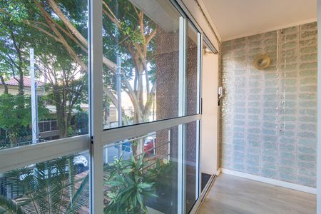 Casa à venda com 270m², 4 quartos e 2 vagas Casa à venda com 270m², 4 quartos e 2 vagasVaranda