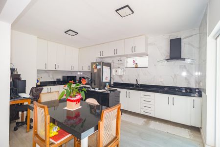 Casa à venda com 270m², 4 quartos e 2 vagas Casa à venda com 270m², 4 quartos e 2 vagasCozinha
