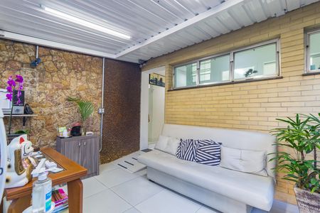 Casa à venda com 270m², 4 quartos e 2 vagas Casa à venda com 270m², 4 quartos e 2 vagasHall de entrada