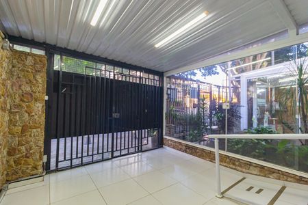 Casa à venda com 270m², 4 quartos e 2 vagas Casa à venda com 270m², 4 quartos e 2 vagasGaragem
