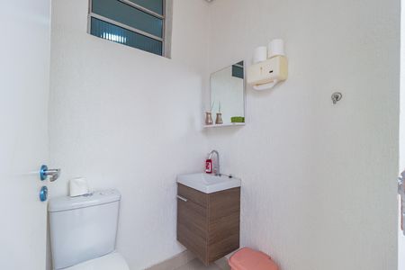 Casa à venda com 270m², 4 quartos e 2 vagas Casa à venda com 270m², 4 quartos e 2 vagasLavabo 1