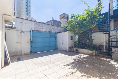 Casa à venda com 270m², 4 quartos e 2 vagas Casa à venda com 270m², 4 quartos e 2 vagasQuintal/Garagem