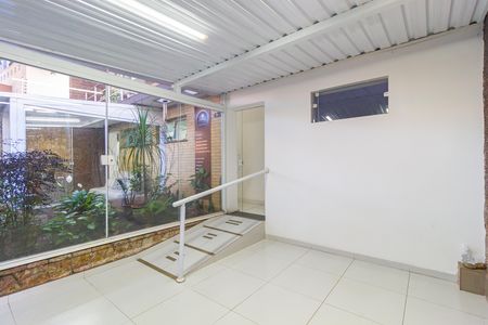 Casa à venda com 270m², 4 quartos e 2 vagas Casa à venda com 270m², 4 quartos e 2 vagasGaragem