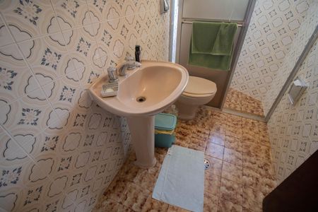 Casa para alugar com 173m², 3 quartos e 2 vagas Casa para alugar com 173m², 3 quartos e 2 vagasBANHEIRO DA SUÍTE
