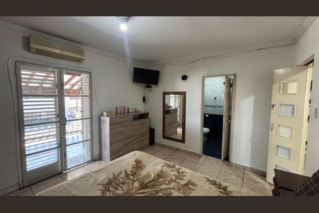 Casa à venda com 220m², 3 quartos e 2 vagasSuite