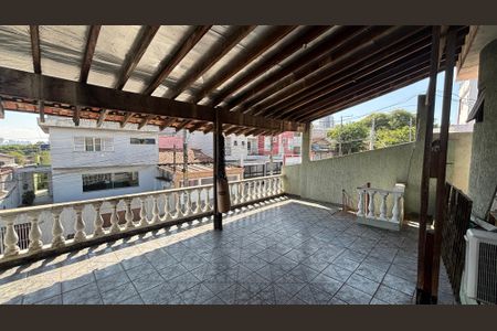 Casa à venda com 220m², 3 quartos e 2 vagasSuite Varanda