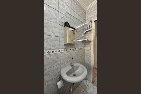 Casa à venda com 220m², 3 quartos e 2 vagasBanheiro