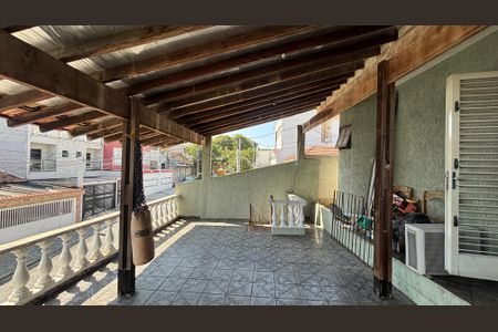 Casa à venda com 220m², 3 quartos e 2 vagasSuite Varanda