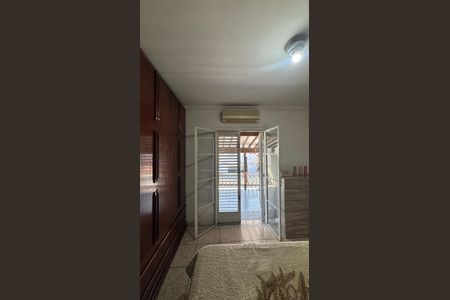 Casa à venda com 220m², 3 quartos e 2 vagasSuite