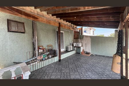 Casa à venda com 220m², 3 quartos e 2 vagasSuite Varanda