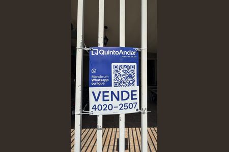 Casa à venda com 220m², 3 quartos e 2 vagasFachada