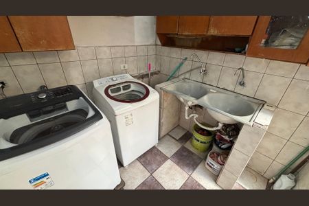 Casa à venda com 220m², 3 quartos e 2 vagasÁrea de Serviço