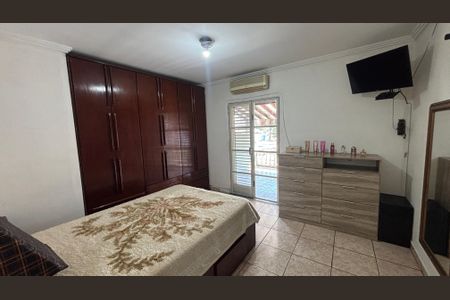 Casa à venda com 220m², 3 quartos e 2 vagasSuite