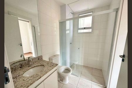 Banheiro social de apartamento para alugar com 2 quartos, 52m² em Buritis, Belo Horizonte