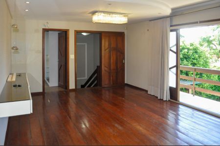 Casa para alugar com 200m², 3 quartos e 1 vagaSala 