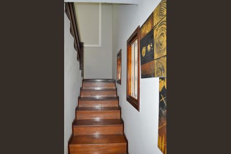 Casa para alugar com 200m², 3 quartos e 1 vagaEscadas 