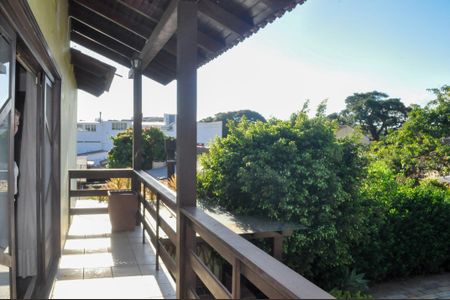 Sacada  de casa para alugar com 3 quartos, 200m² em Partenon, Porto Alegre