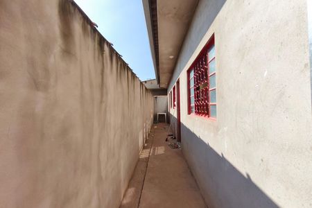 Corredor - Quintal de casa à venda com 2 quartos, 250m² em Jardim Puccamp, Campinas