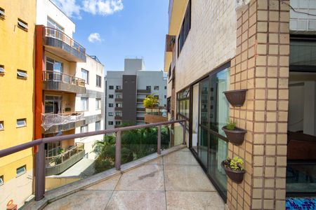 Apartamento à venda com 150m², 3 quartos e 2 vagasVARANDA