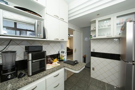 Apartamento à venda com 150m², 3 quartos e 2 vagasCOZINHA
