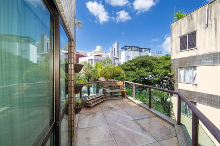 Apartamento à venda com 150m², 3 quartos e 2 vagasVARANDA