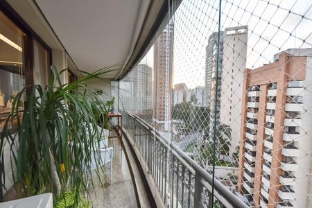 Apartamento à venda com 172m², 3 quartos e 3 vagasVaranda