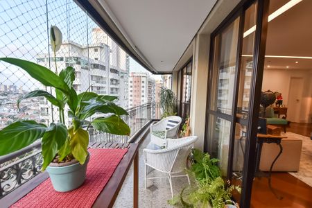 Apartamento à venda com 172m², 3 quartos e 3 vagasVaranda