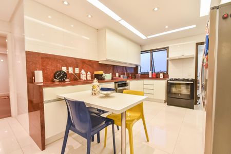 Apartamento à venda com 172m², 3 quartos e 3 vagasCozinha