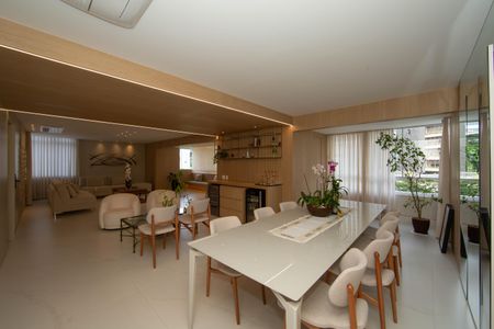 Apartamento à venda com 260m², 4 quartos e 2 vagasSALA