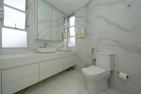 Apartamento à venda com 260m², 4 quartos e 2 vagasBANHEIRO3