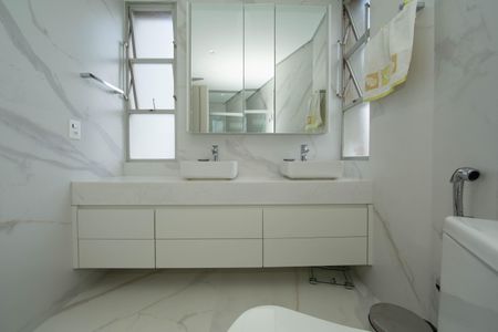 Apartamento à venda com 260m², 4 quartos e 2 vagasBANHEIRO3