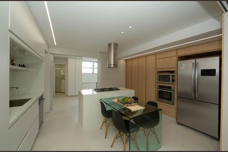 Apartamento à venda com 260m², 4 quartos e 2 vagasCOZINHA