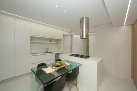 Apartamento à venda com 260m², 4 quartos e 2 vagasCOZINHA