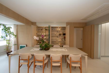 Apartamento à venda com 260m², 4 quartos e 2 vagasSALA