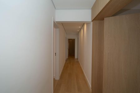 Apartamento à venda com 260m², 4 quartos e 2 vagasCORREDOR