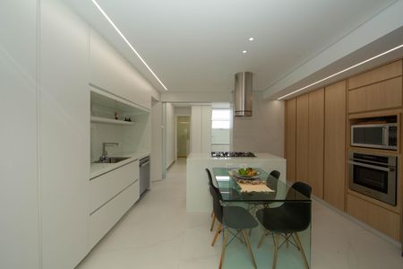 Apartamento à venda com 260m², 4 quartos e 2 vagasCOZINHA