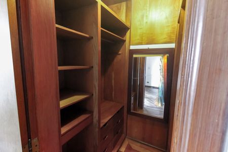 Apartamento para alugar com 121m², 3 quartos e 2 vagas Apartamento para alugar com 121m², 3 quartos e 2 vagasCloset da suíte
