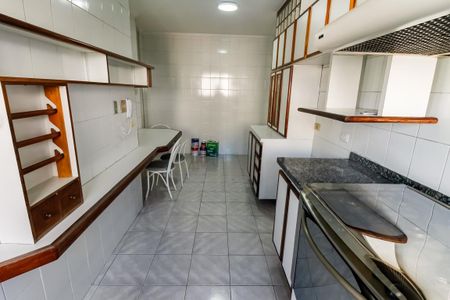 Apartamento para alugar com 121m², 3 quartos e 2 vagas Apartamento para alugar com 121m², 3 quartos e 2 vagasCozinha - Armários