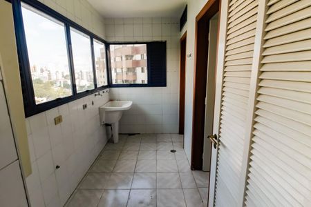 Apartamento para alugar com 121m², 3 quartos e 2 vagas Apartamento para alugar com 121m², 3 quartos e 2 vagasÁrea de Serviço