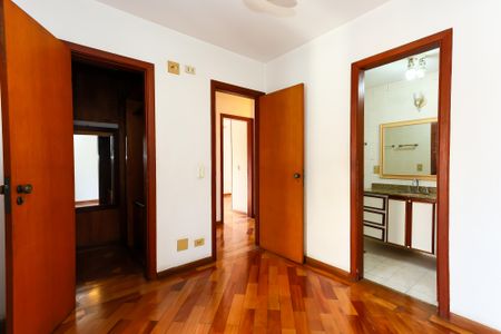 Apartamento para alugar com 121m², 3 quartos e 2 vagassuíte