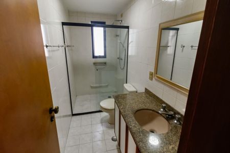 Apartamento para alugar com 121m², 3 quartos e 2 vagas Apartamento para alugar com 121m², 3 quartos e 2 vagasBanheiro Corredor