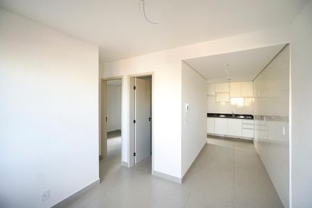 Sala e cozinha de apartamento para alugar com 2 quartos, 41m² em Vila Esperança, São Paulo