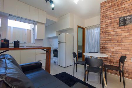 Sala e Cozinha de apartamento para alugar com 2 quartos, 47m² em Chácara Seis de Outubro, São Paulo