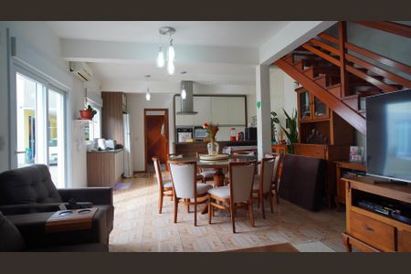 Sala  de casa à venda com 4 quartos, 353m² em Morro Santana, Porto Alegre